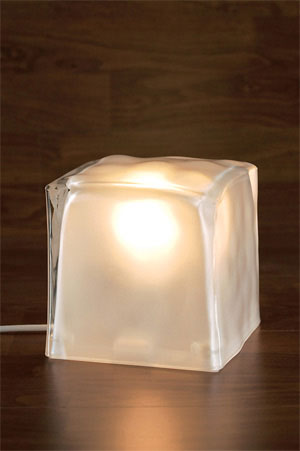 透明當(dāng)?shù)?臺燈也要晶瑩剔透（圖）