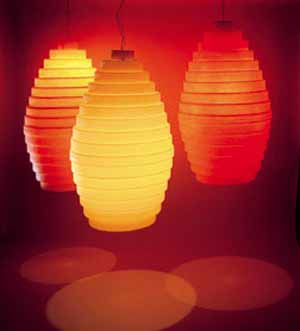 輕盈紙燈渲染柔美心境 (圖)