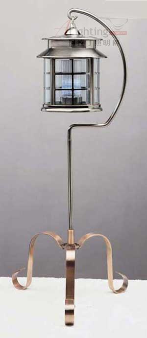 太陽能草坪燈 不僅是照明(組圖)