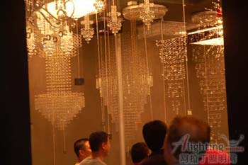 水晶燈飾：金燦燦的一簾幽夢(mèng)(組圖)
